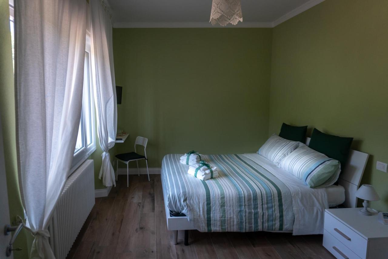 La Rosa Tra I Laghi B&B Meina Kültér fotó